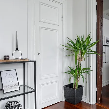 Unique In A Historical Building In Downtown Apartment *